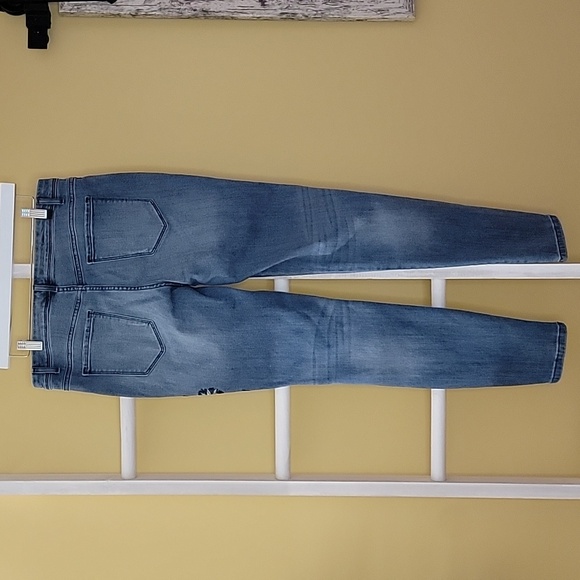 Floral Embroidered Blue Jeans Ankle Mid Rise - Picture 4 of 6